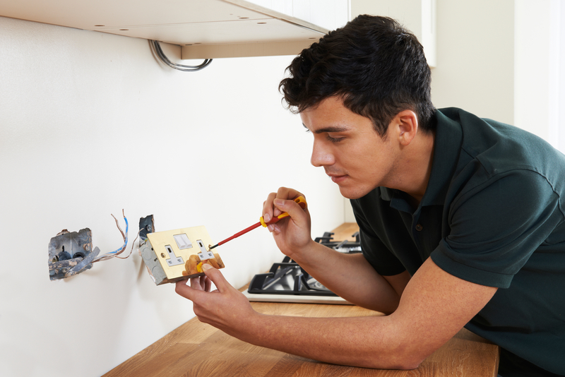 Waar op letten bij het inschakelen van een elektricien? -